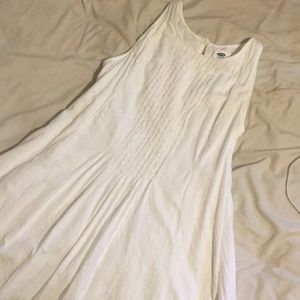 White sleeveless dress
